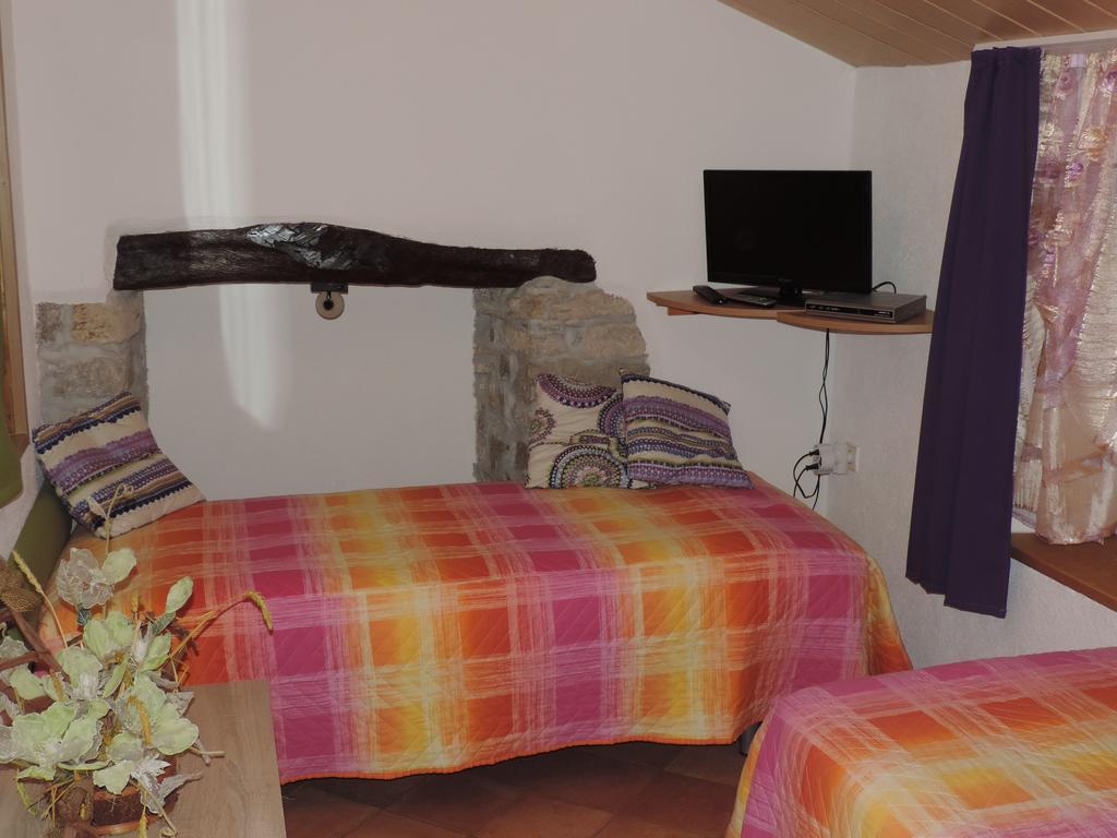 Apartment Pod Lipom Roč Extérieur photo